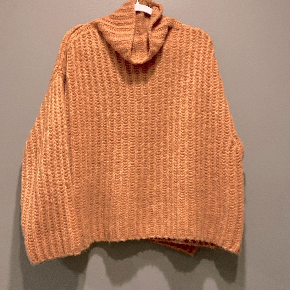 Free People soft turtleneck. sz. M